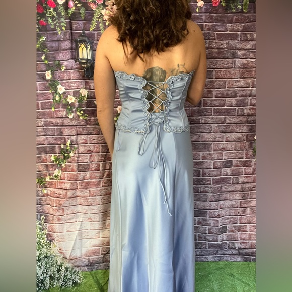 Lace-up Bodice and Silk Skirt (2 piece) - Picture 3 of 3